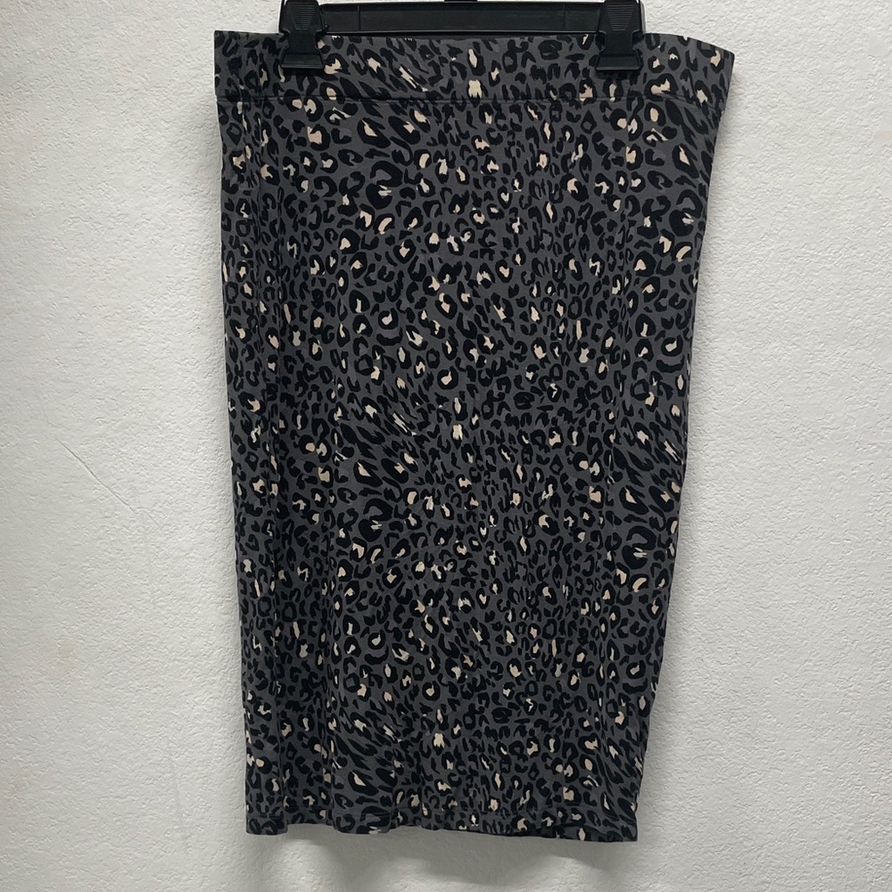 Apt. 9 Gray With Black And White Leopard Print Midi Skirt